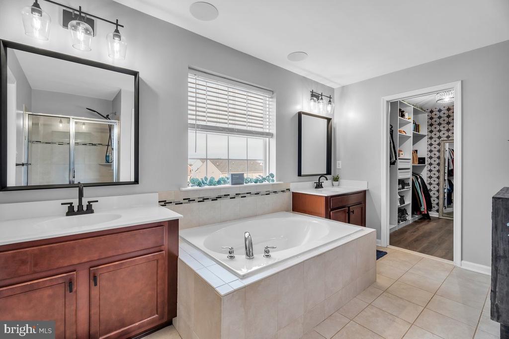 11 COTTONWOOD ROAD