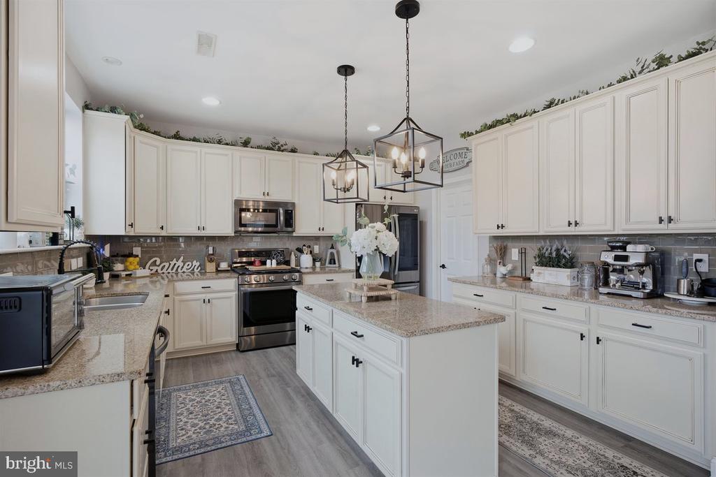 11 COTTONWOOD ROAD