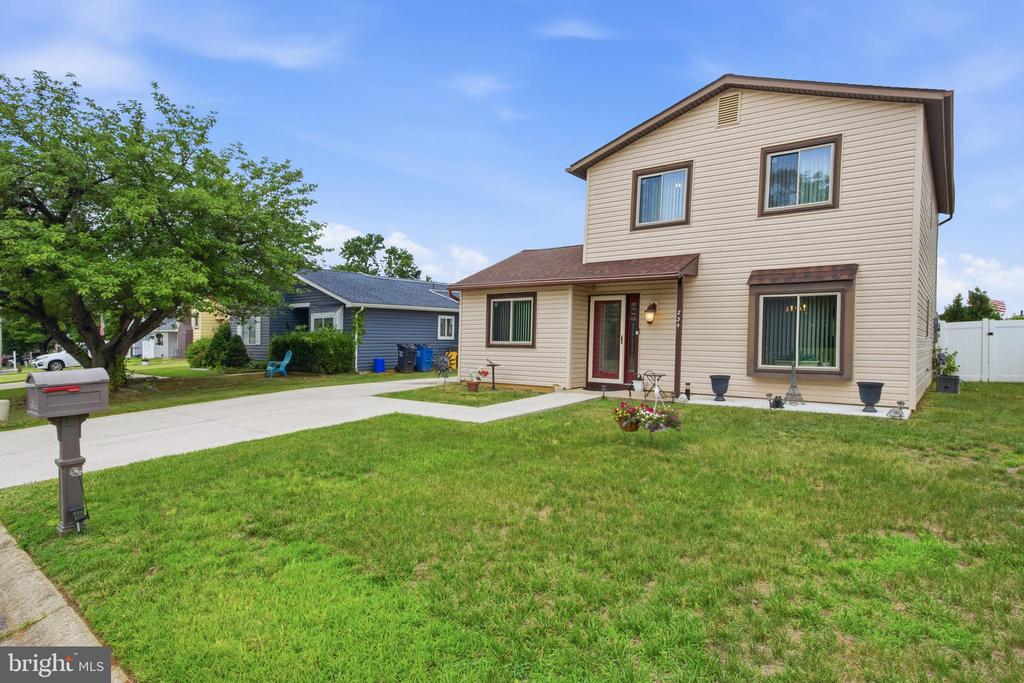 234 E HEDGEROW DRIVE