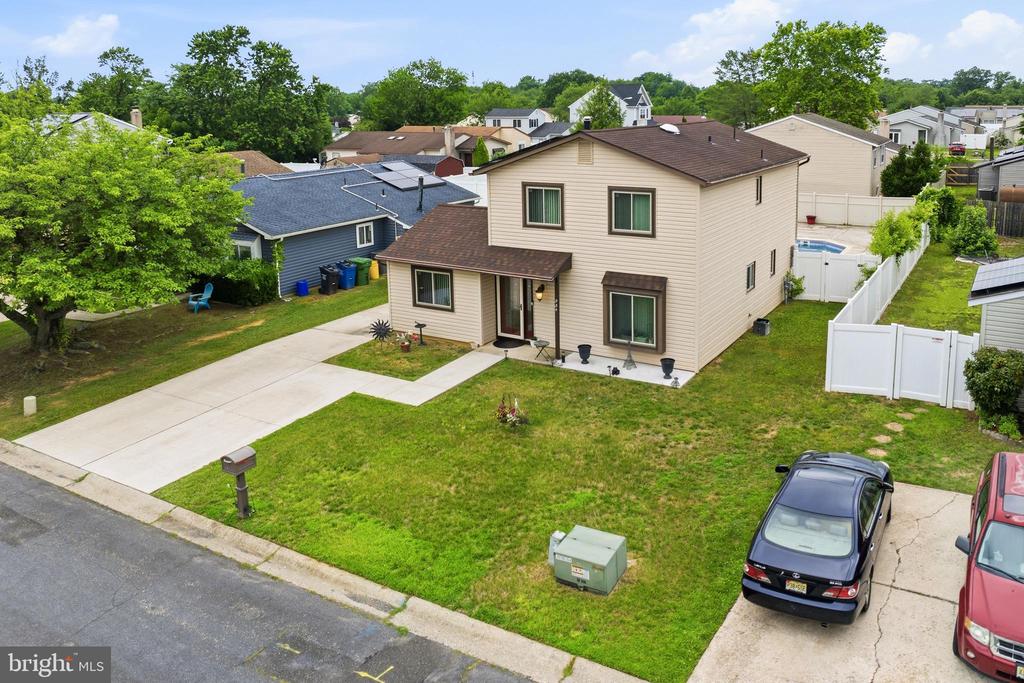 234 E HEDGEROW DRIVE
