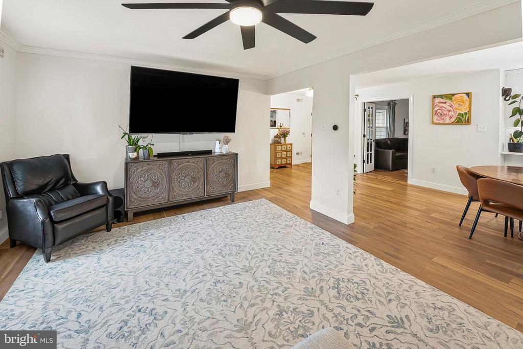 12 CHAMPAGNE COURT
