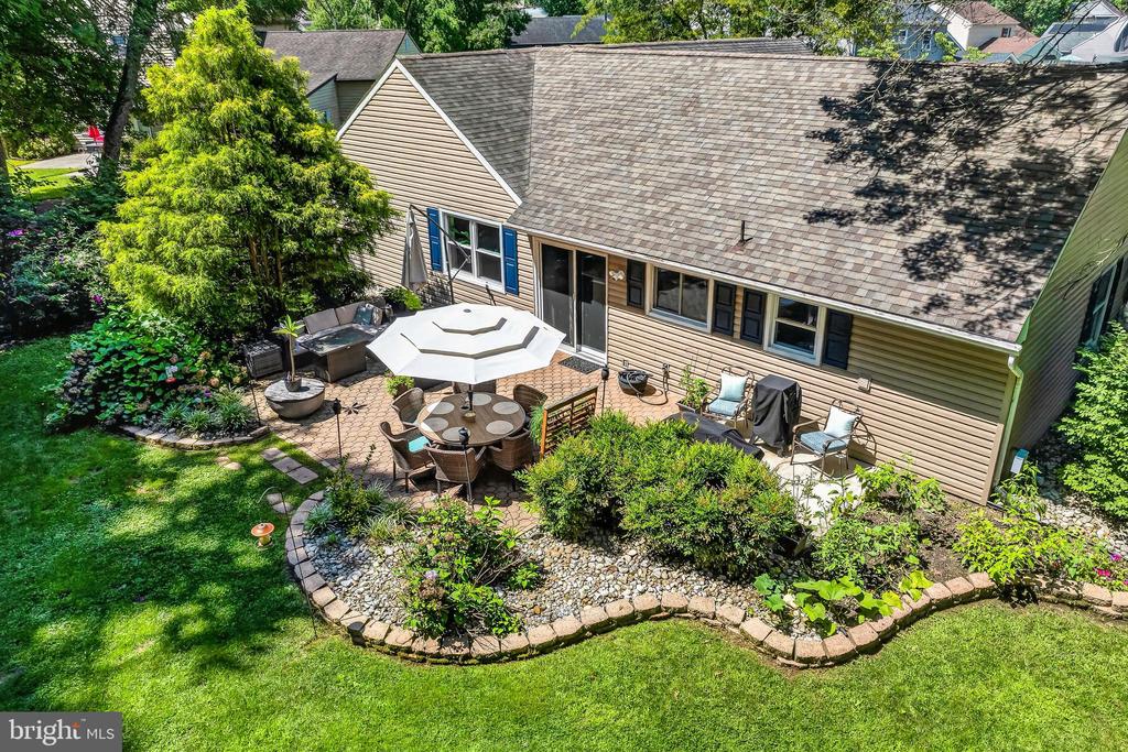 12 CHAMPAGNE COURT