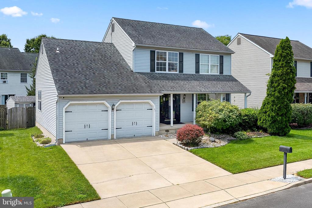 33 SALISBURY WAY