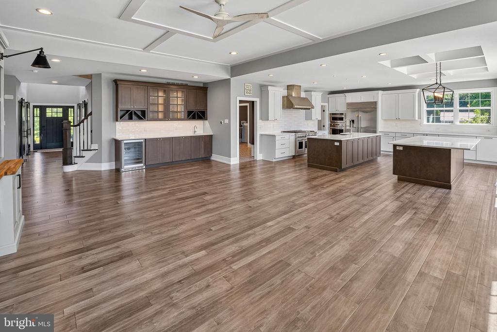 6 EDGEFIELD COURT