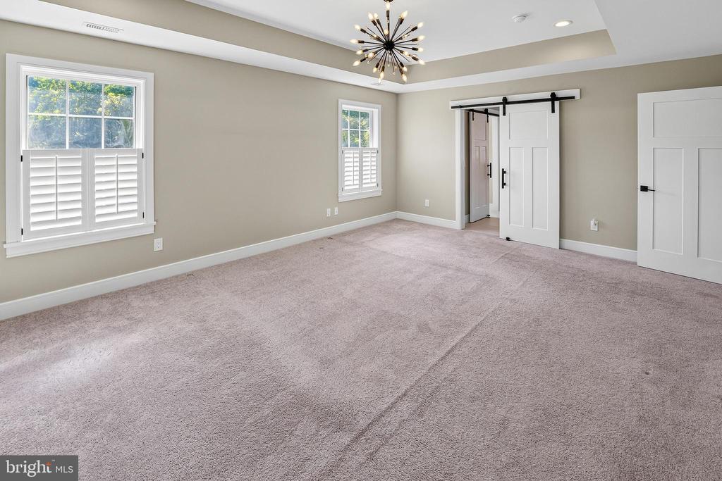 6 EDGEFIELD COURT
