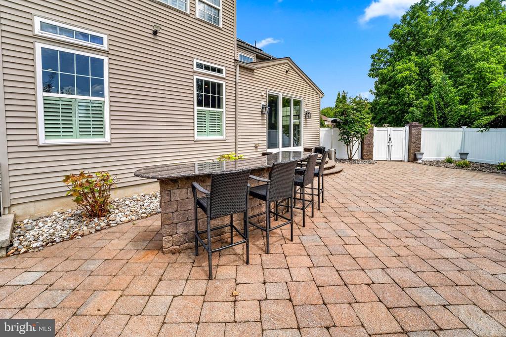 6 EDGEFIELD COURT