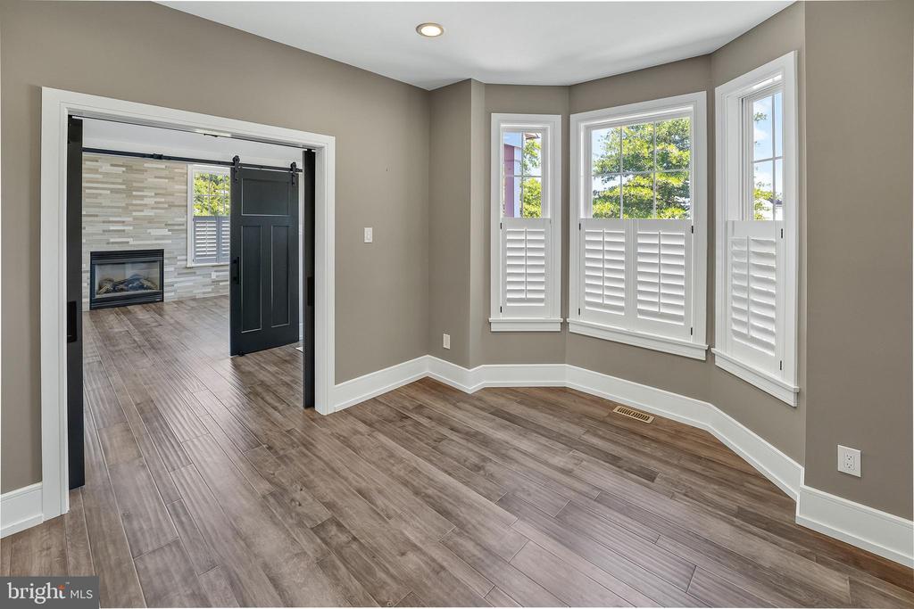 6 EDGEFIELD COURT