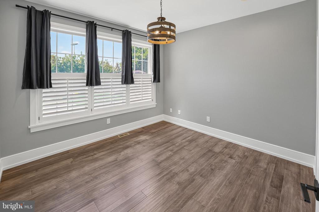 6 EDGEFIELD COURT