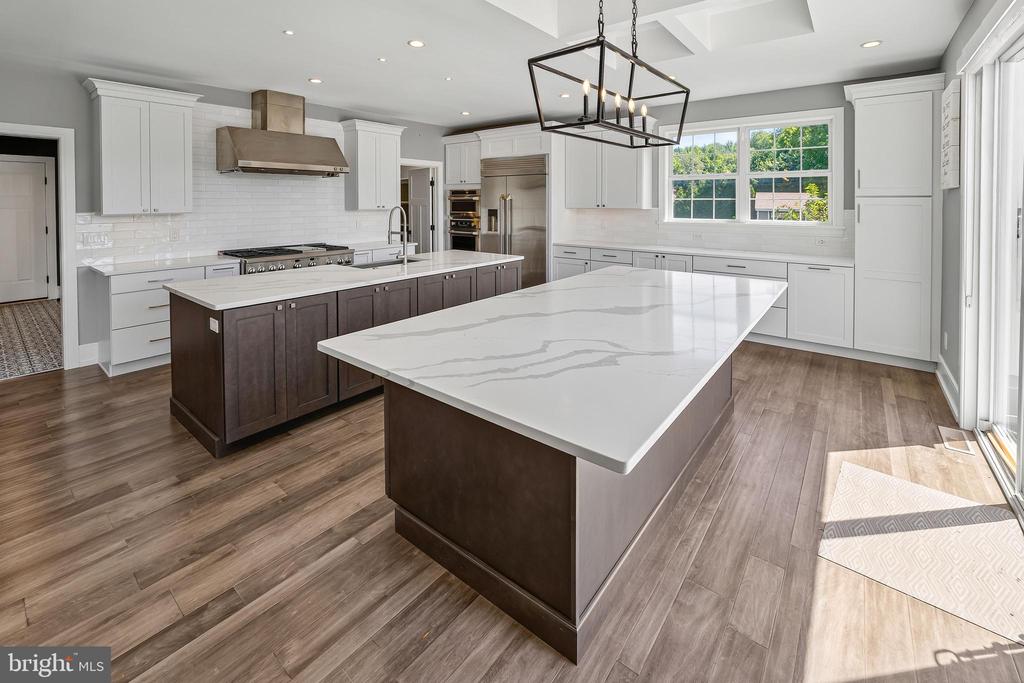 6 EDGEFIELD COURT