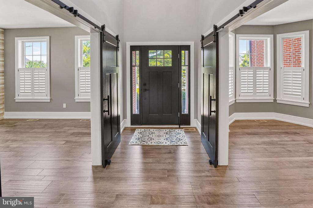 6 EDGEFIELD COURT
