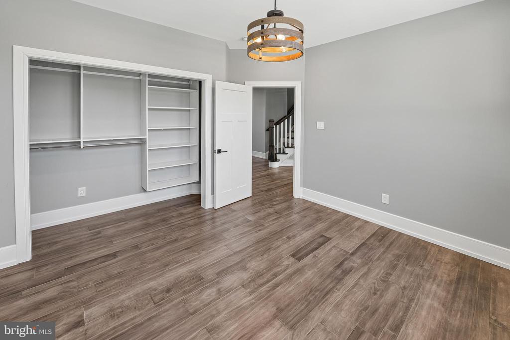 6 EDGEFIELD COURT