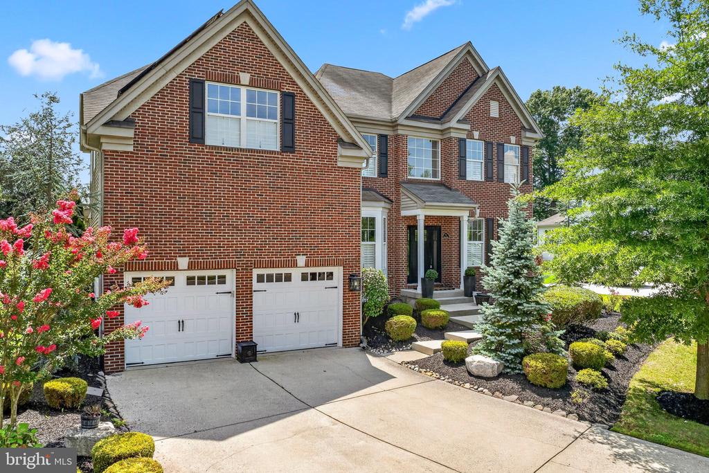 6 EDGEFIELD COURT