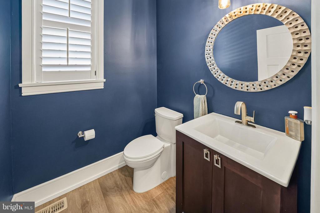 6 EDGEFIELD COURT