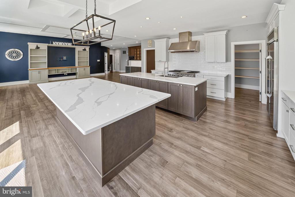 6 EDGEFIELD COURT