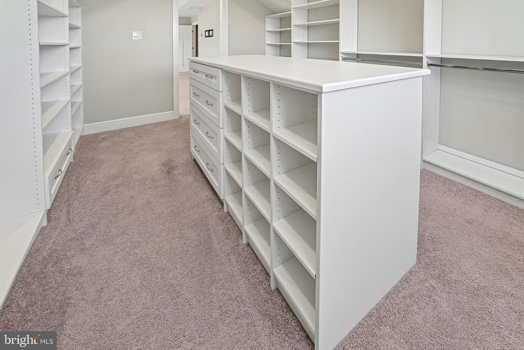 6 EDGEFIELD COURT