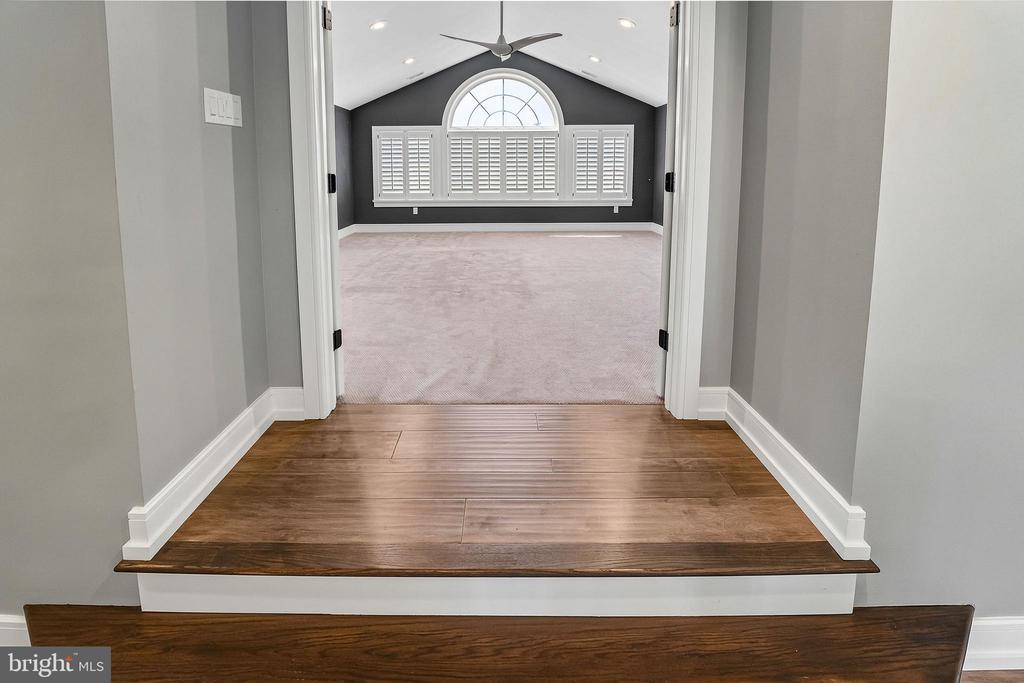 6 EDGEFIELD COURT