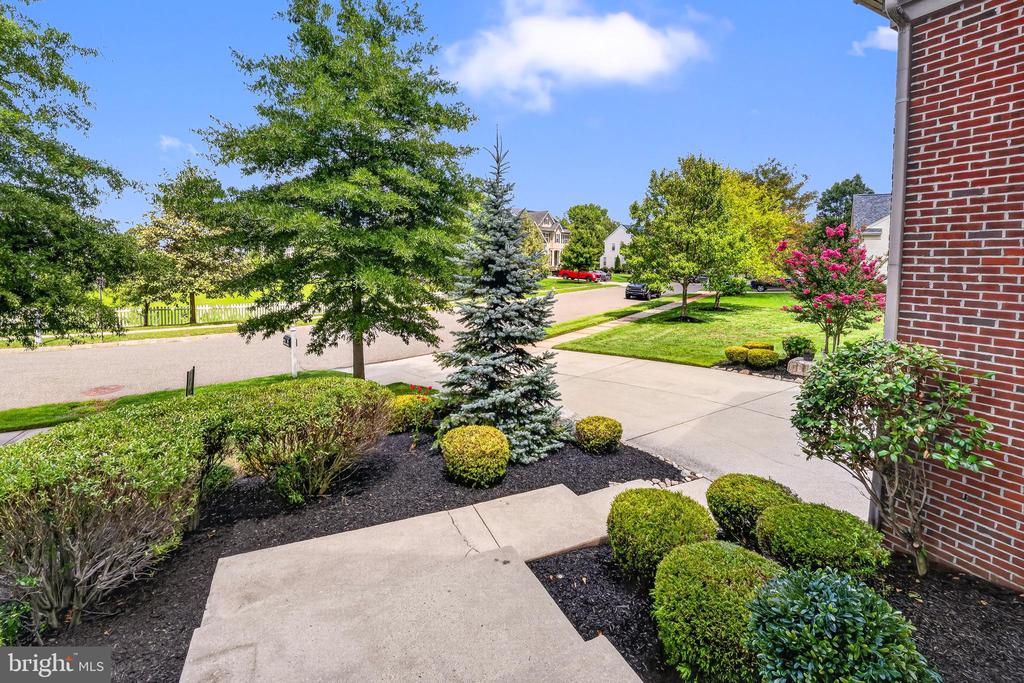 6 EDGEFIELD COURT