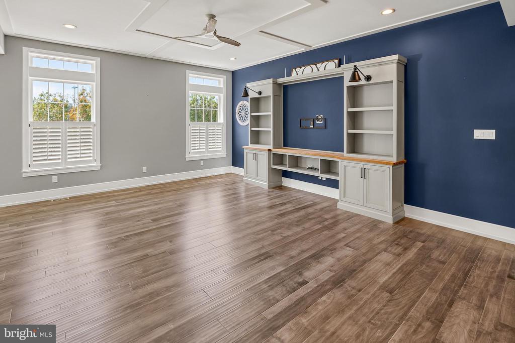 6 EDGEFIELD COURT