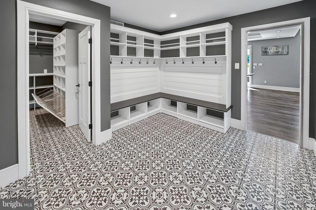 6 EDGEFIELD COURT