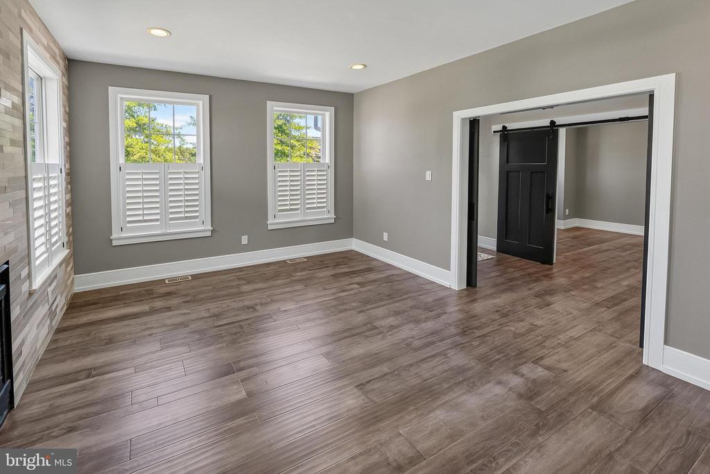 6 EDGEFIELD COURT