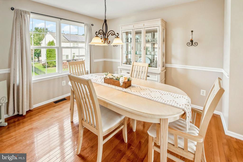140 LAUREL TRL