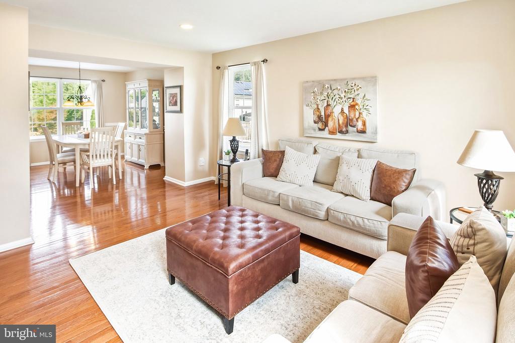 140 LAUREL TRL