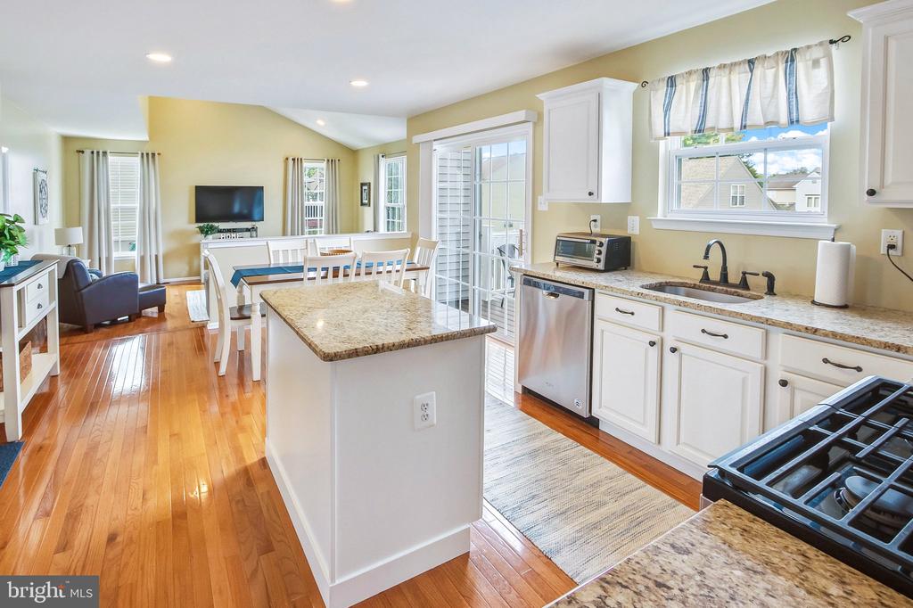 140 LAUREL TRL