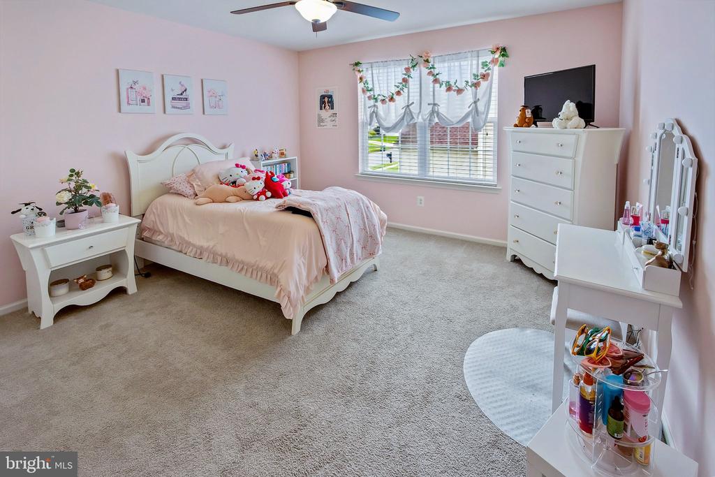 140 LAUREL TRL