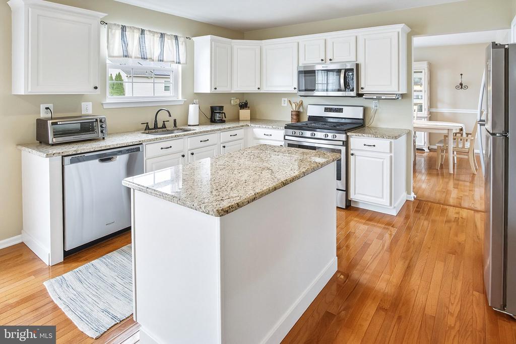 140 LAUREL TRL