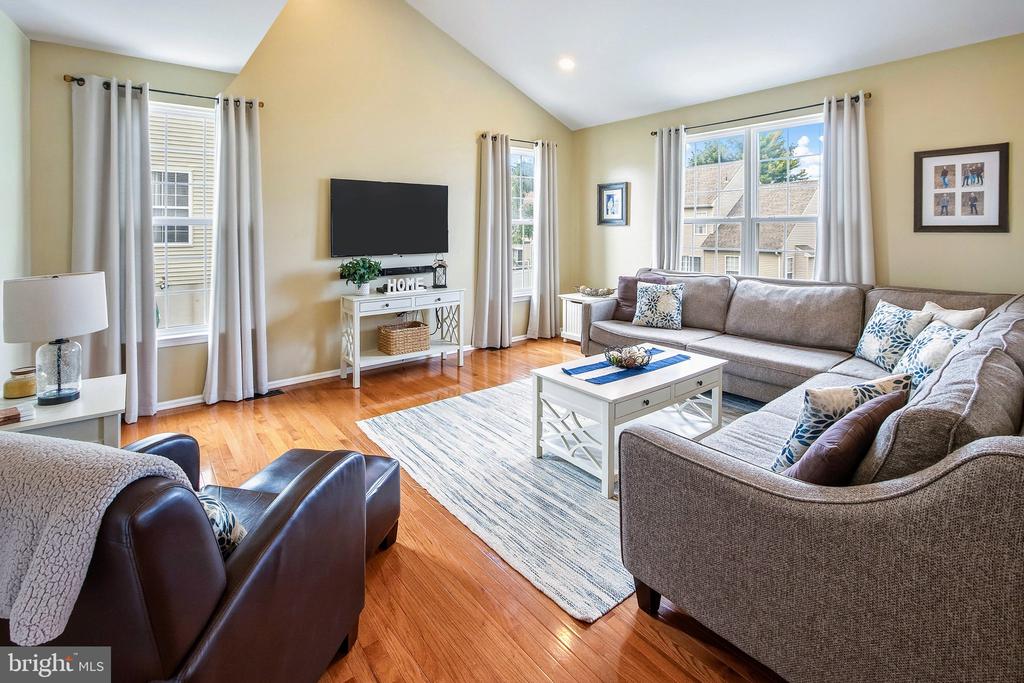 140 LAUREL TRL