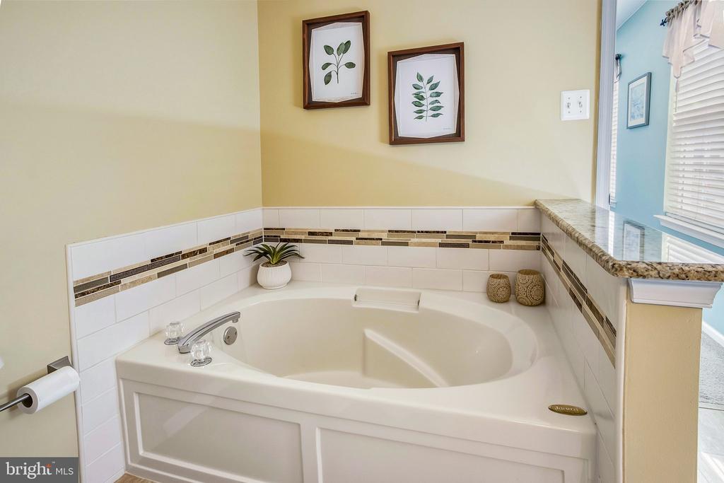 140 LAUREL TRL