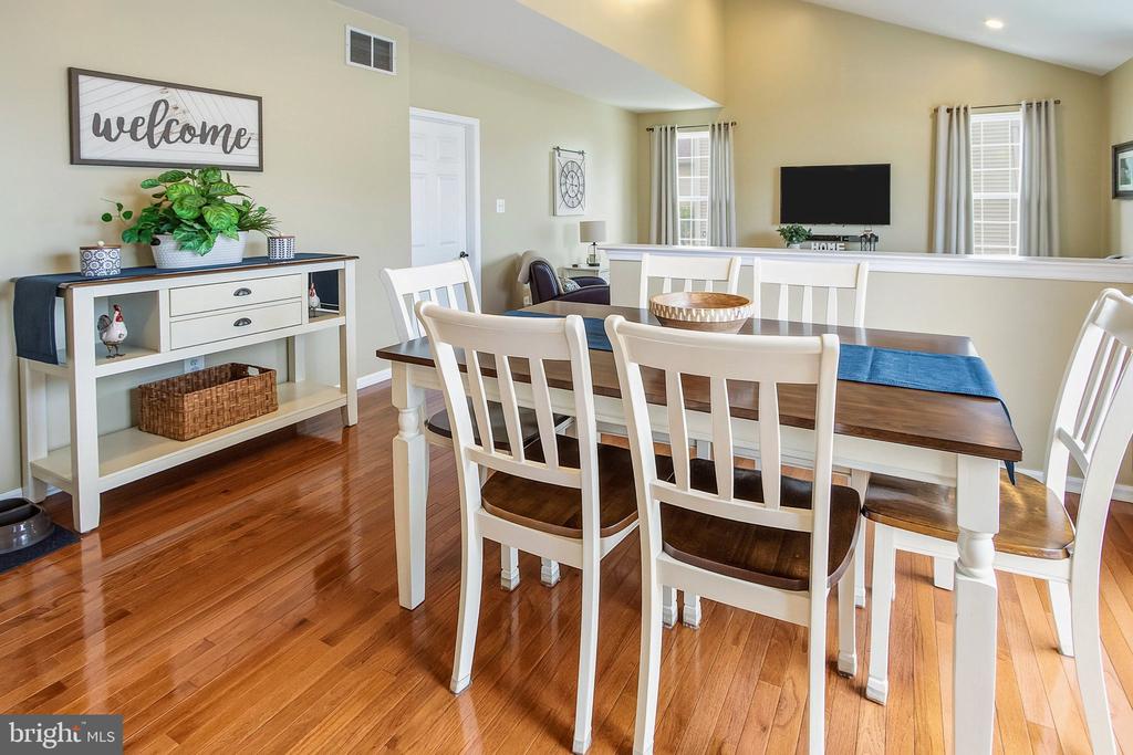 140 LAUREL TRL