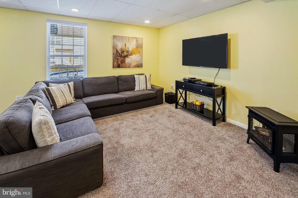 140 LAUREL TRL