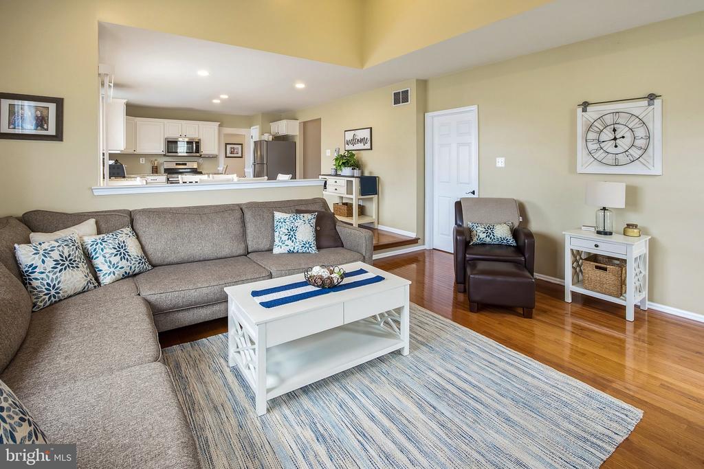 140 LAUREL TRL