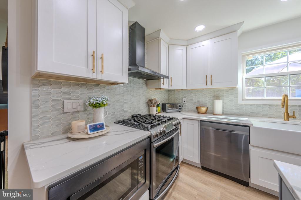 21 SUGAR BUSH ROAD