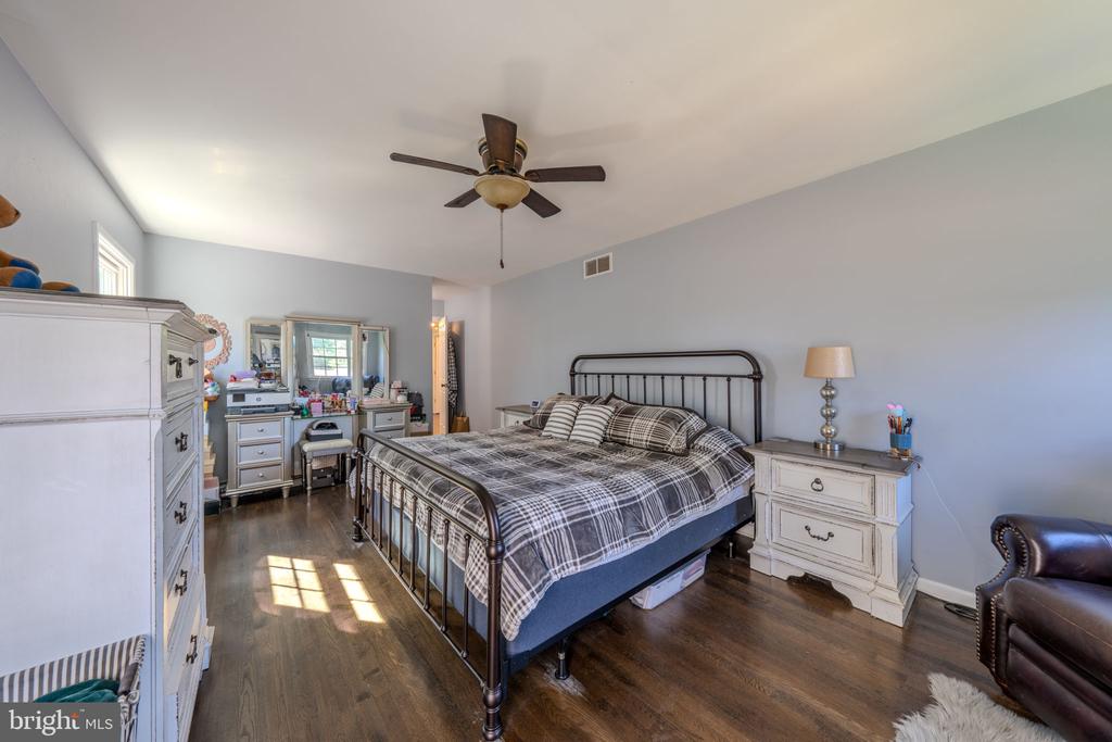 21 SUGAR BUSH ROAD