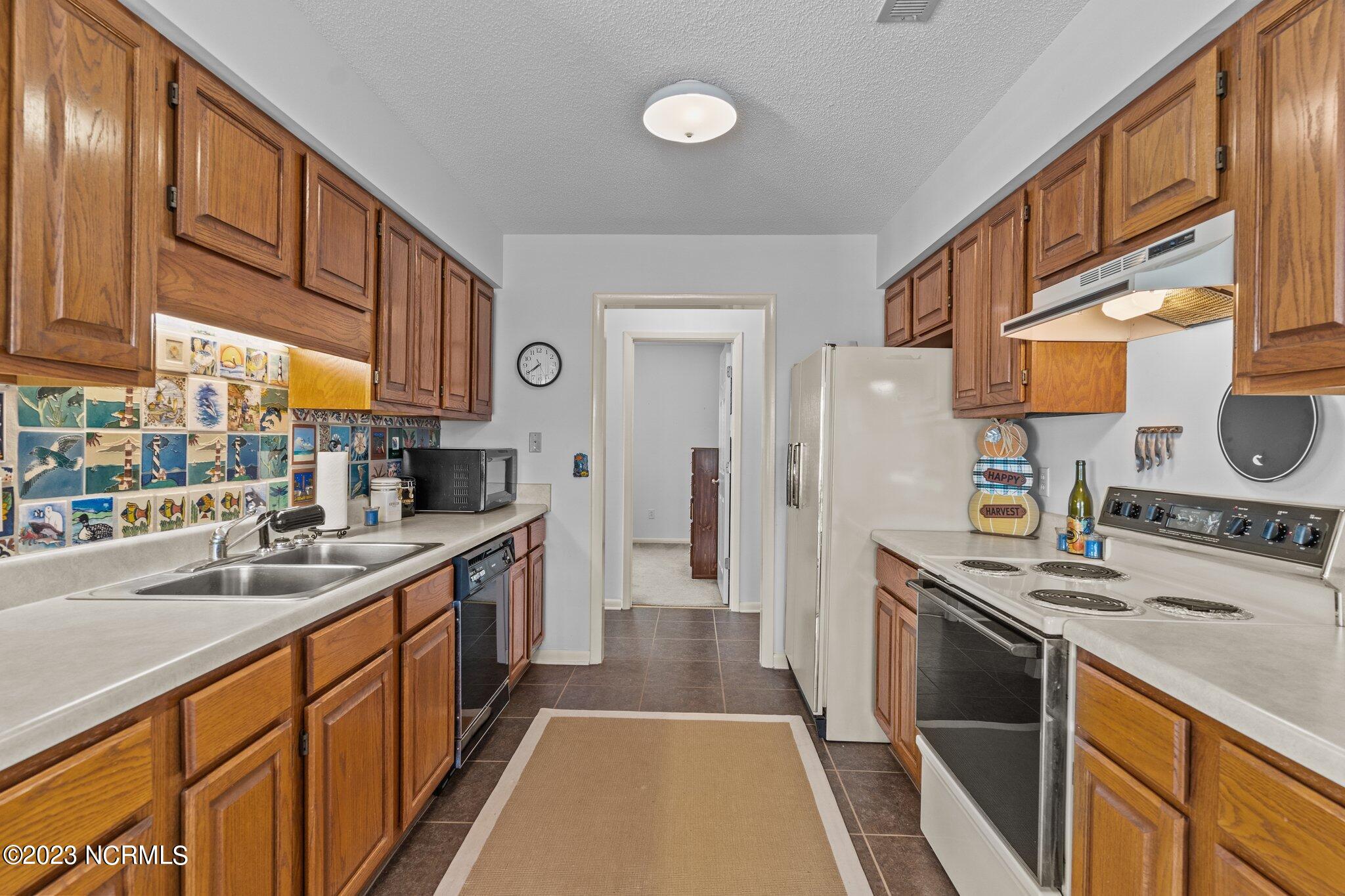 3902 E Yacht Drive
