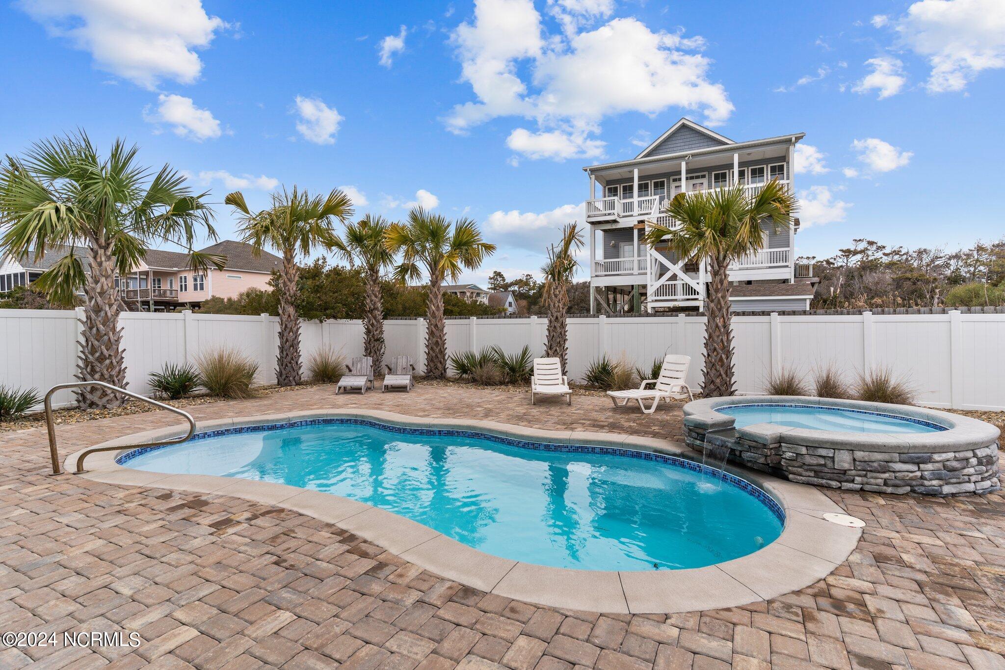 4324 E Dolphin Drive