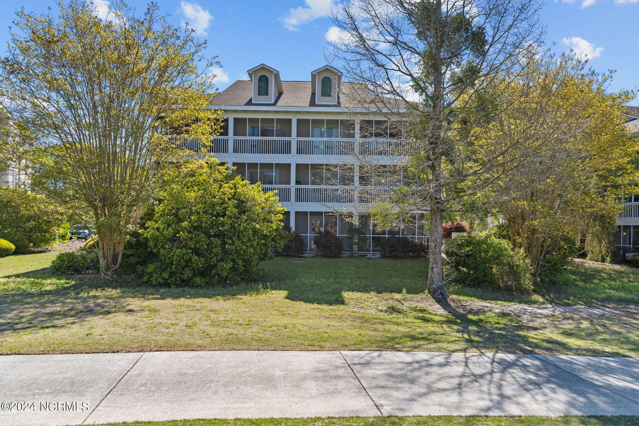 3350 Club Villas Drive, # 901