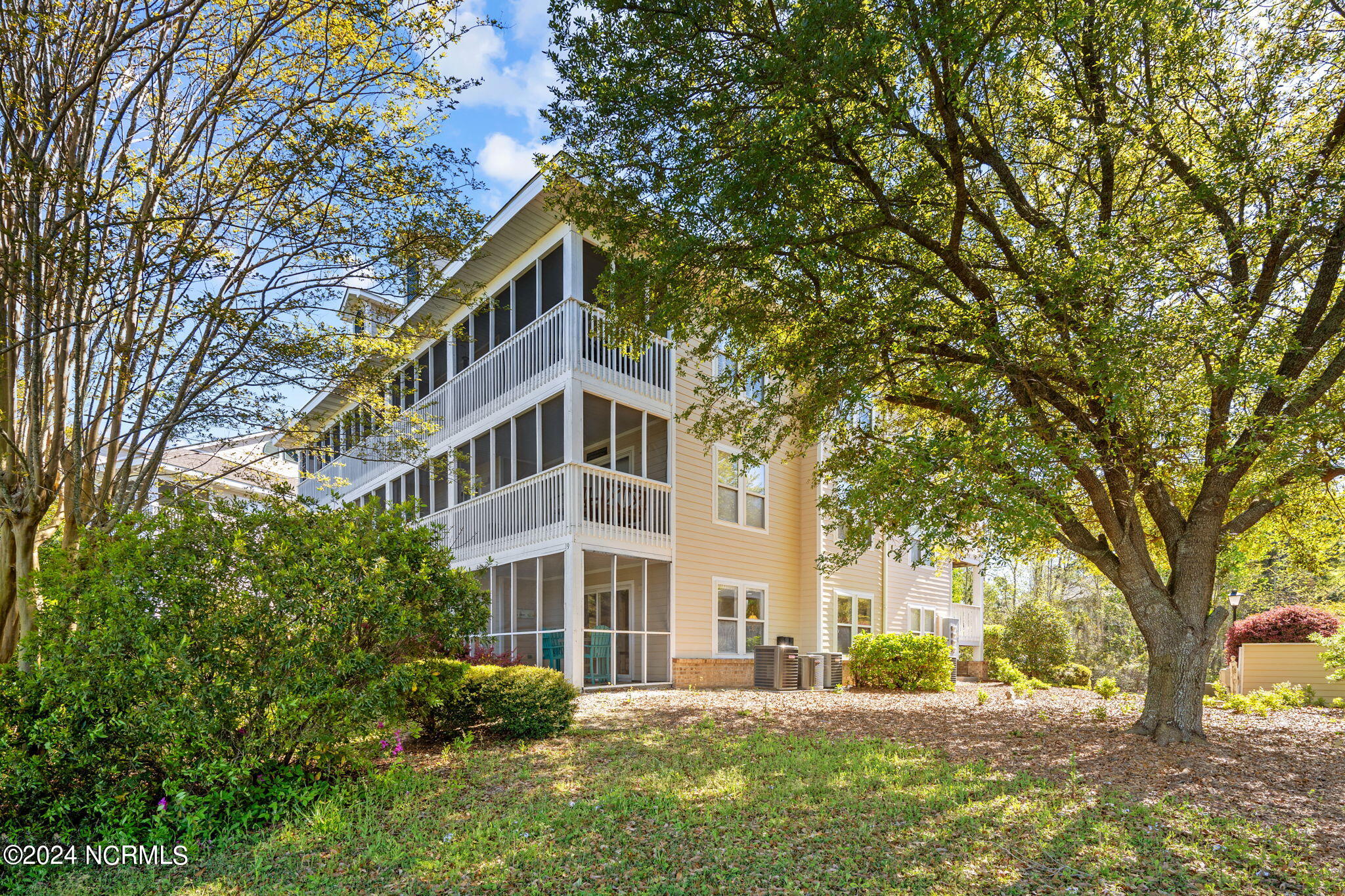 3350 Club Villas Drive, # 901