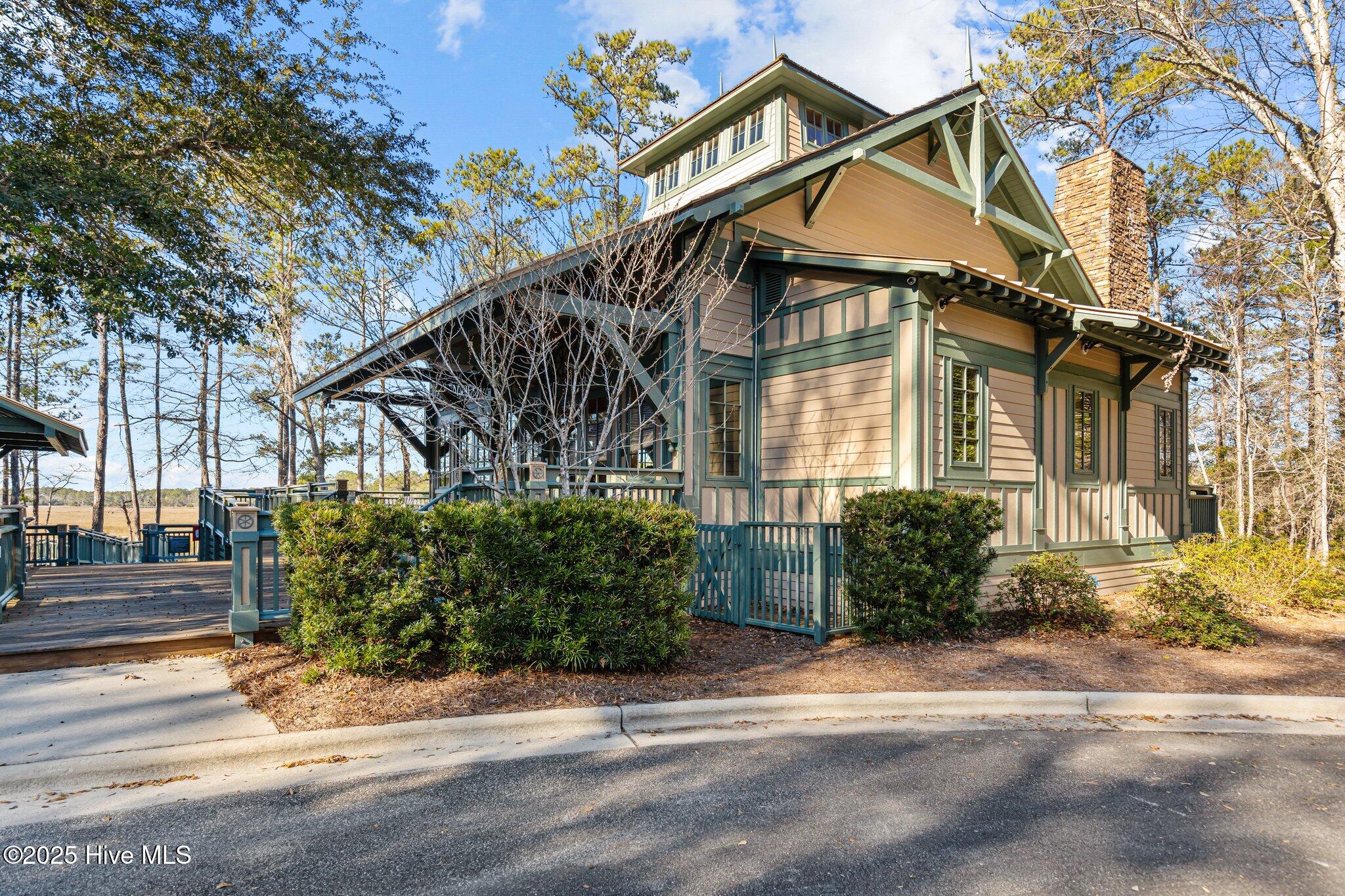 589 Barbosa Place SE