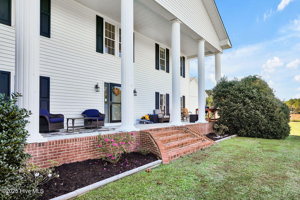 651 Gilbert Road SE, Bolivia