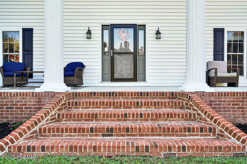 651 Gilbert Road SE, Bolivia