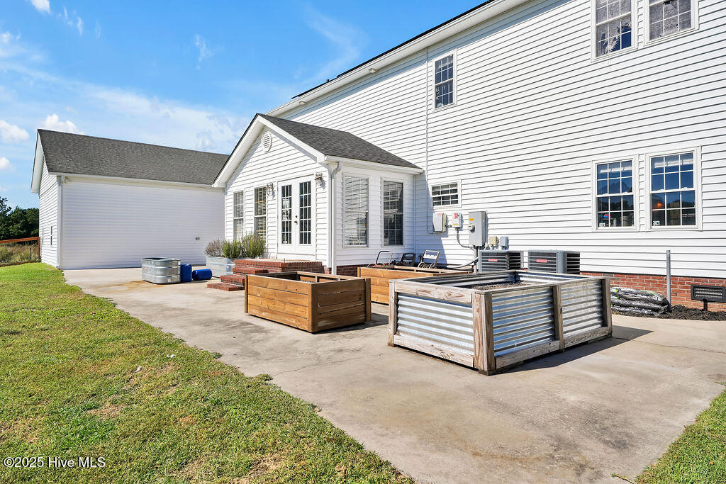 651 Gilbert Road SE, Bolivia