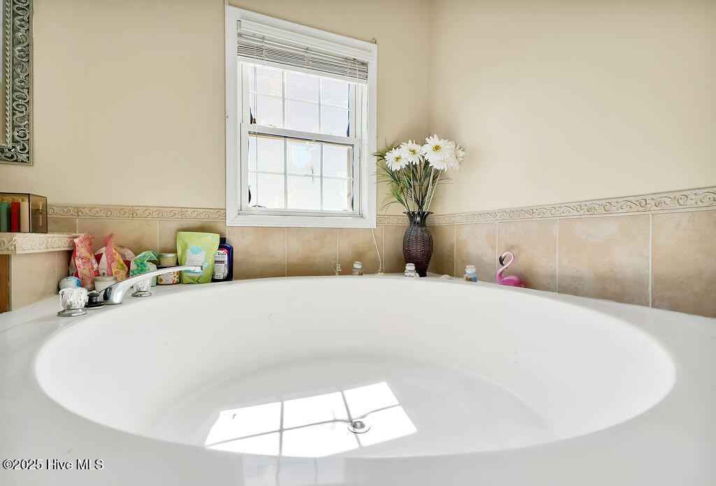 651 Gilbert Road SE, Bolivia