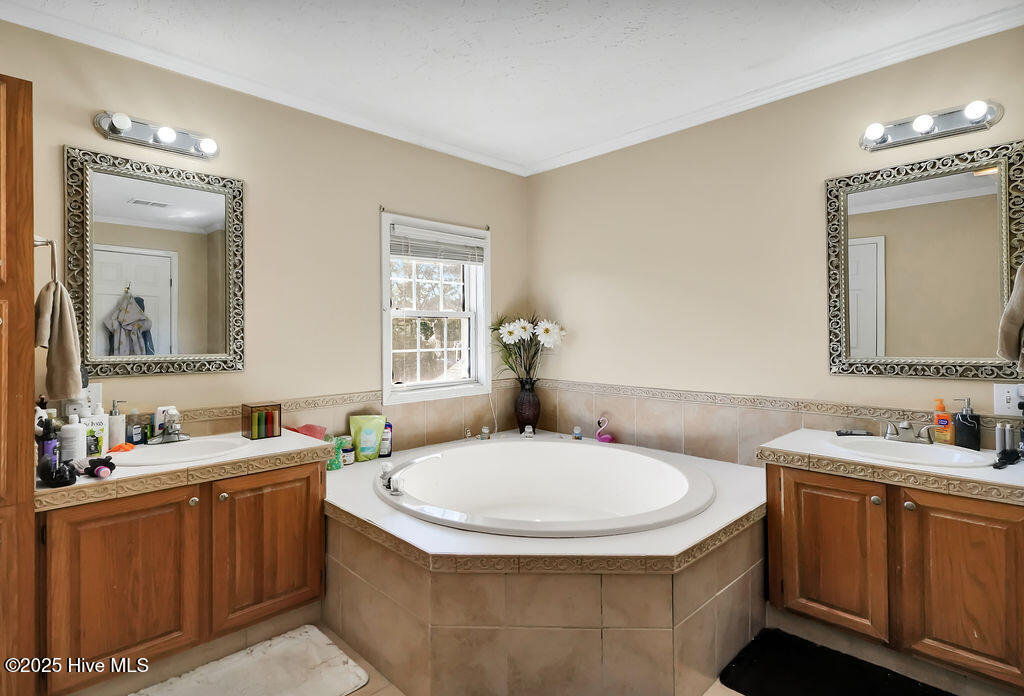 651 Gilbert Road SE, Bolivia