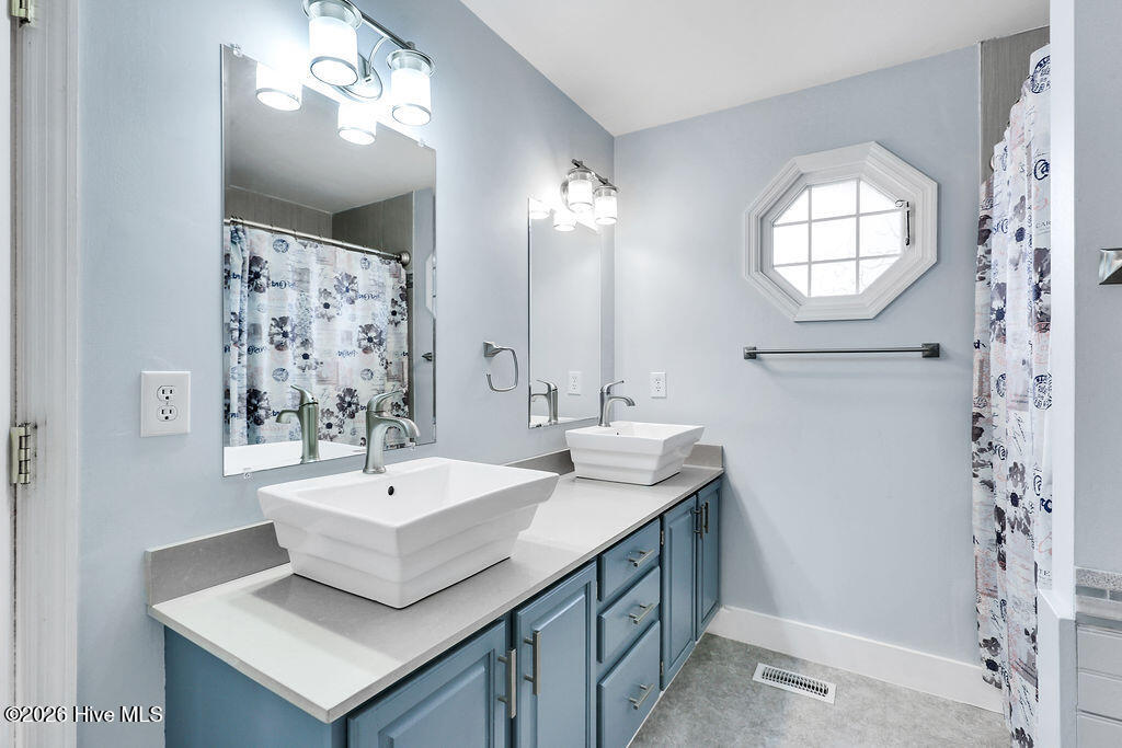 24 Queens Grant Circle SW