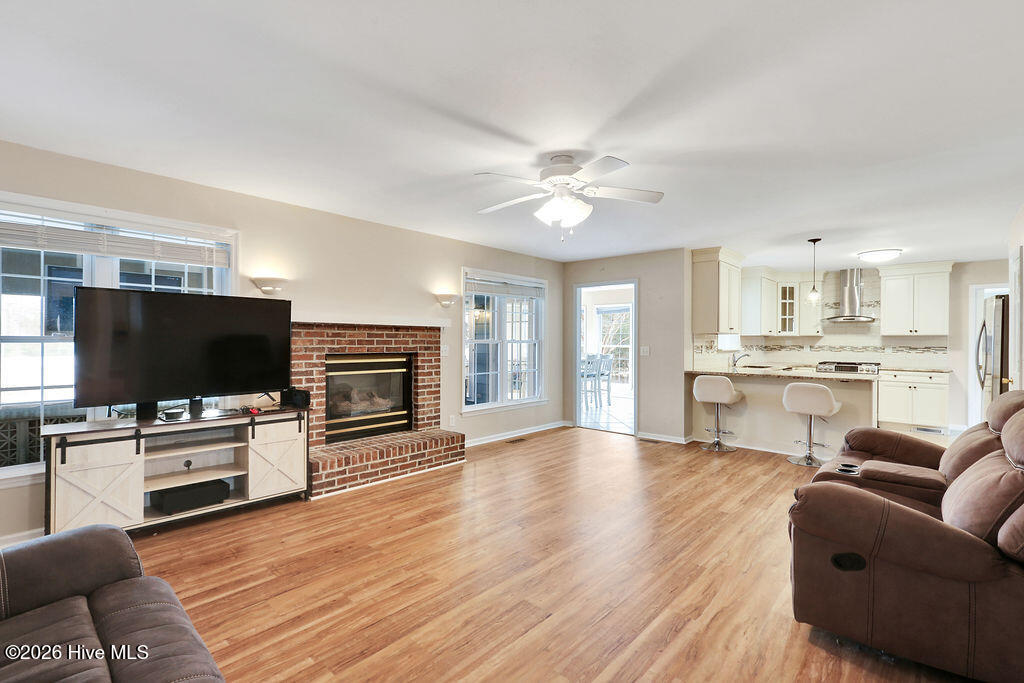 24 Queens Grant Circle SW