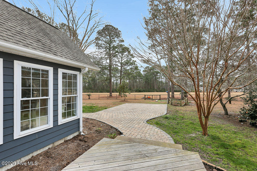 24 Queens Grant Circle SW