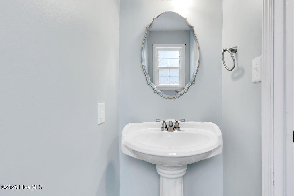 24 Queens Grant Circle SW